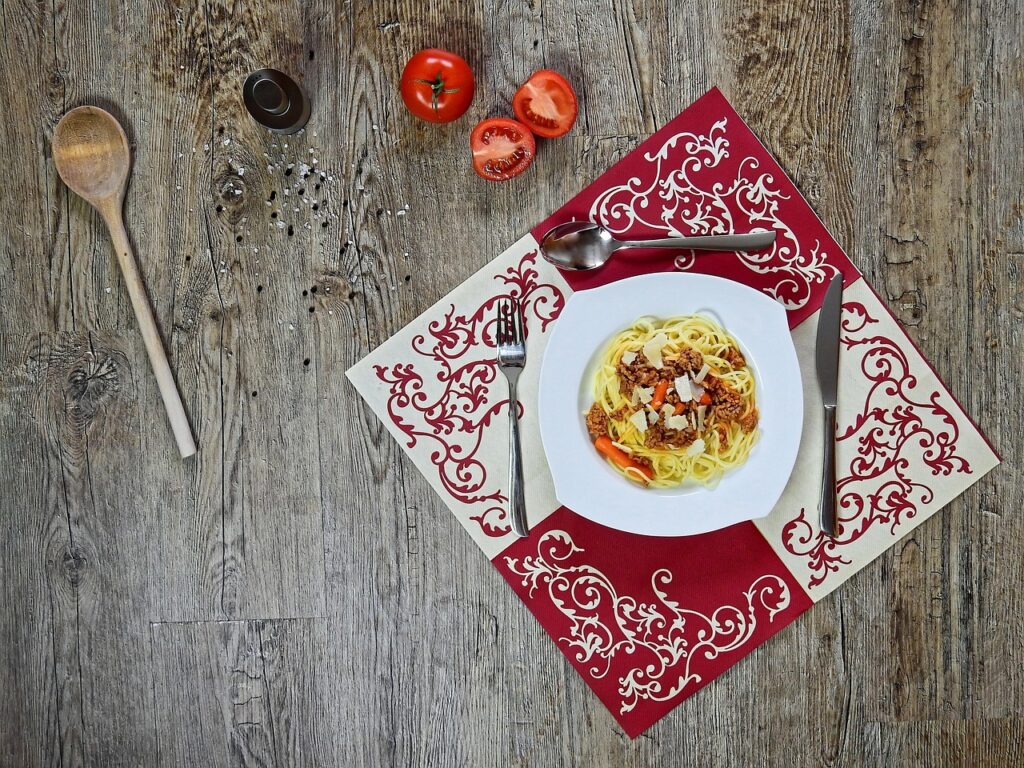 pasta, noodles, spaghetti, meal, food, cook, carbohydrates, durum wheat, italian, vegetarian, having lunch, sauce, plate, tomatoes, cutlery, seasoning, knife, fork, spoon